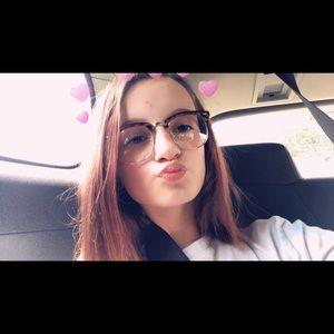 Meet your Posher, Laura